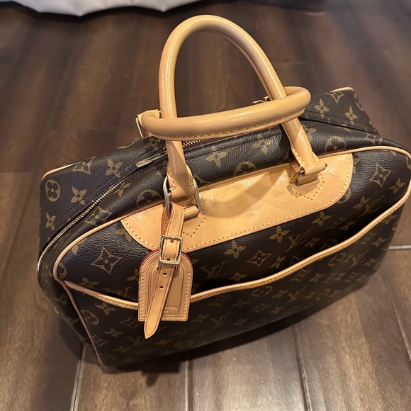 LV - Picture 2 of 13